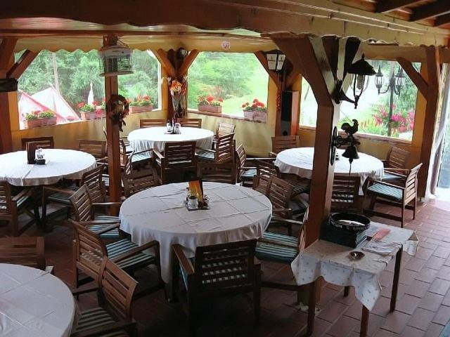 Szurdokpüspöki Fenyves Fogado酒店 外观 照片