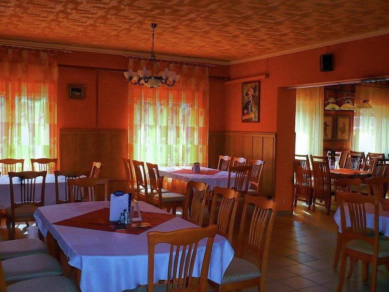 Szurdokpüspöki Fenyves Fogado酒店 外观 照片