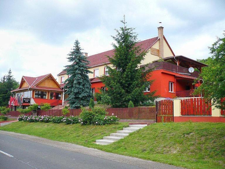 Szurdokpüspöki Fenyves Fogado酒店 外观 照片