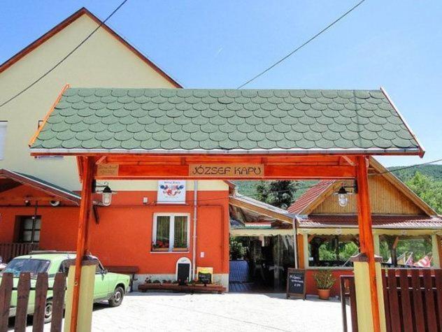 Szurdokpüspöki Fenyves Fogado酒店 外观 照片